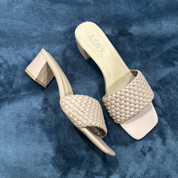 Shoes - Blocked heels